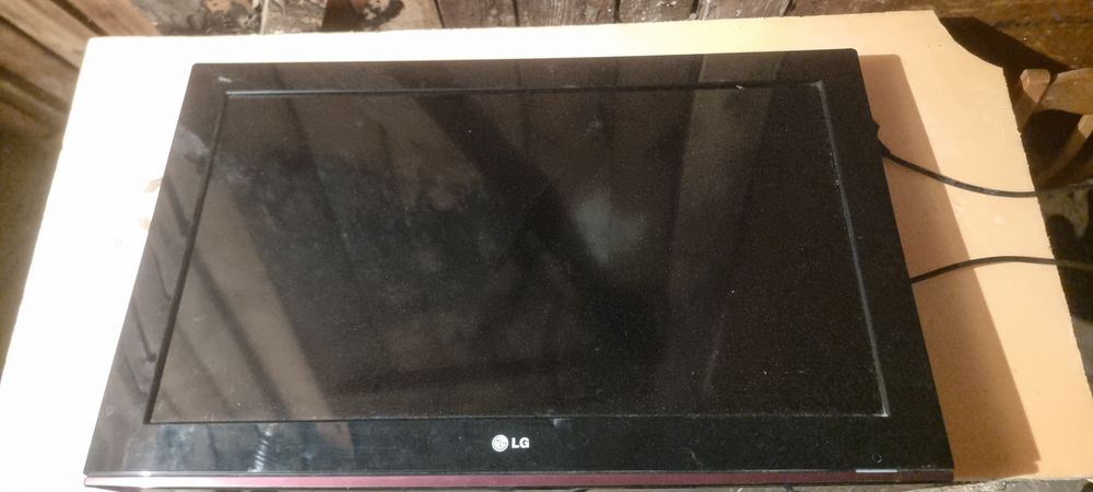 Телевизор LG, диагональ 80см