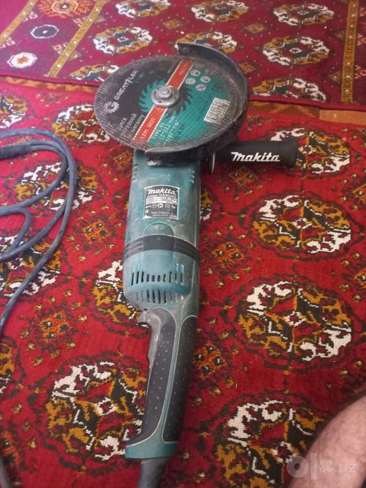 Болгарка 230  makita