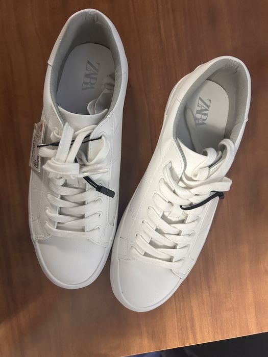 Кроссовки белые. Новые. Отличное качество