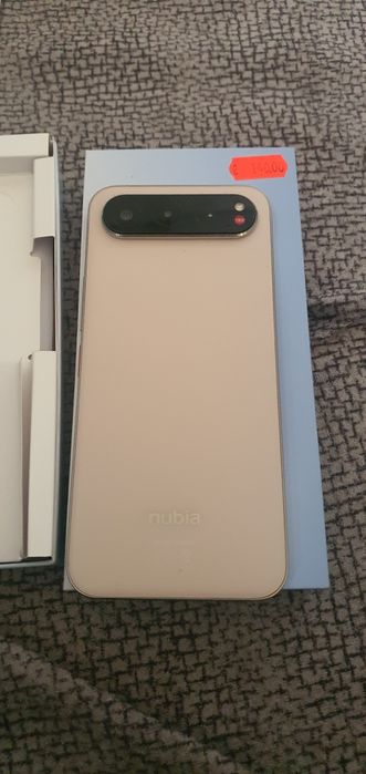 Nuria z2468n 8+12 ram 256