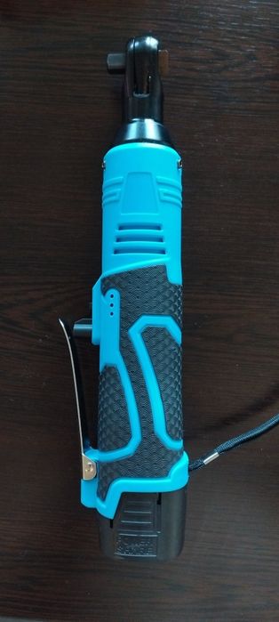 Акумулаторна тресчотка 100Nm, 18V, безчетков мотор!