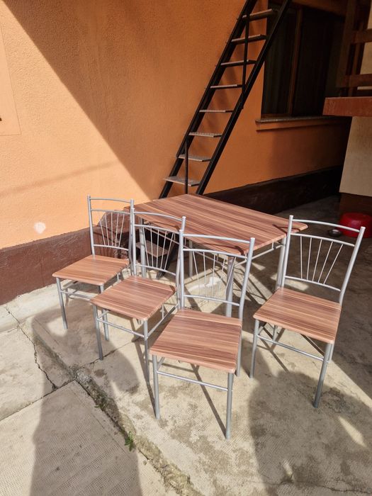 Set masă bucătărie + 4 scaune - stare impecabilă