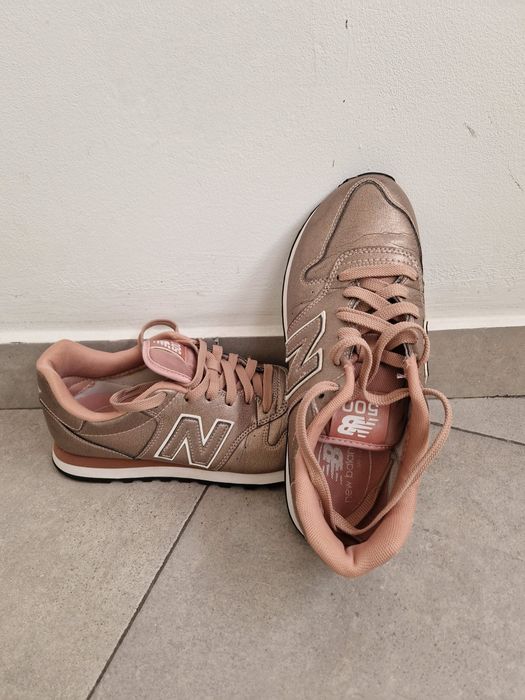 Vând adidași și sandale damă