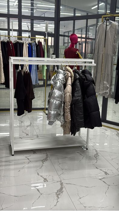 Торговая стойка для одежды