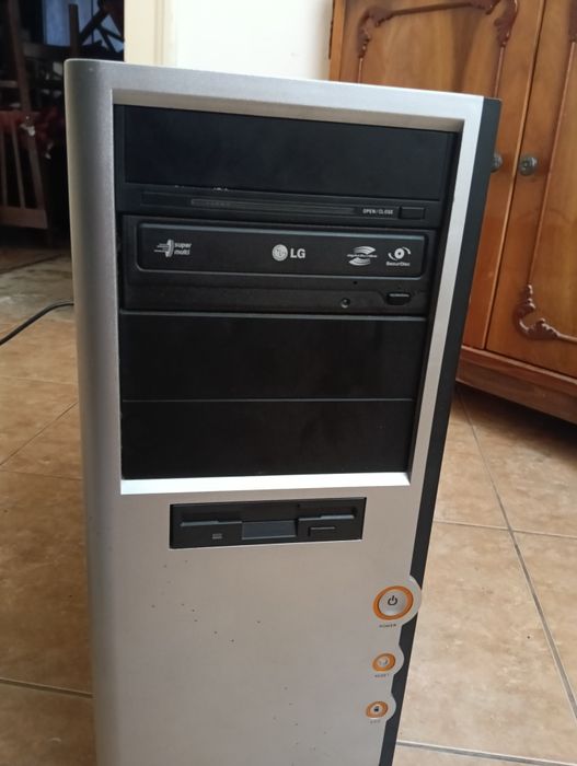 Calculator Desktop Funcțional – AMD, 450W, perfect pentru office / șco