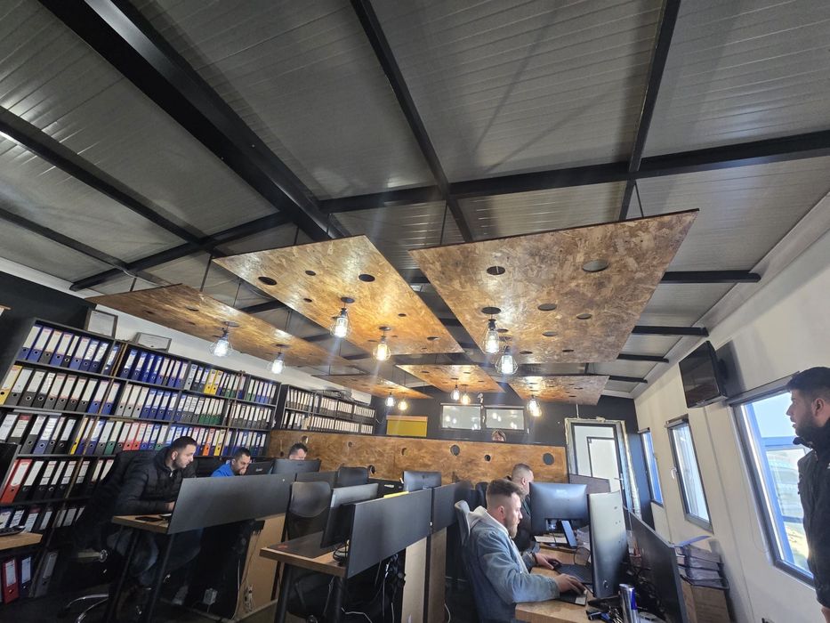 DISG BIROU - TERASA - Vine insotit de instalatia electrica .