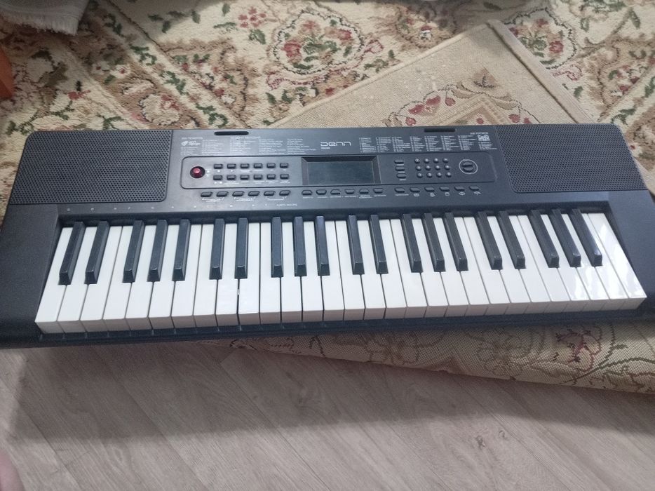 Продам синтезатор