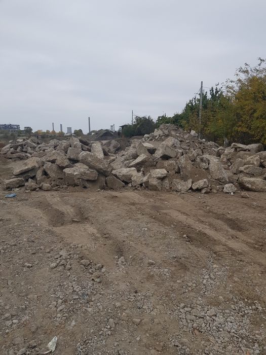 Vand piatra concasata si zgura neagra