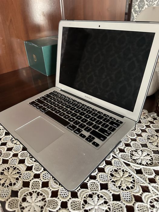 MacBook Air (13 -inch ,Early 2015)