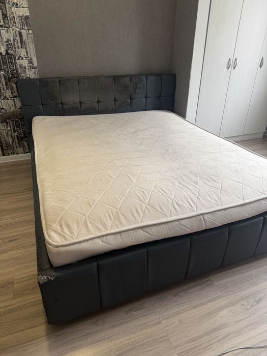Кровать с матрасом 160*200