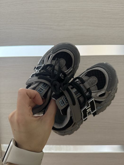 Кроссовки детские новые