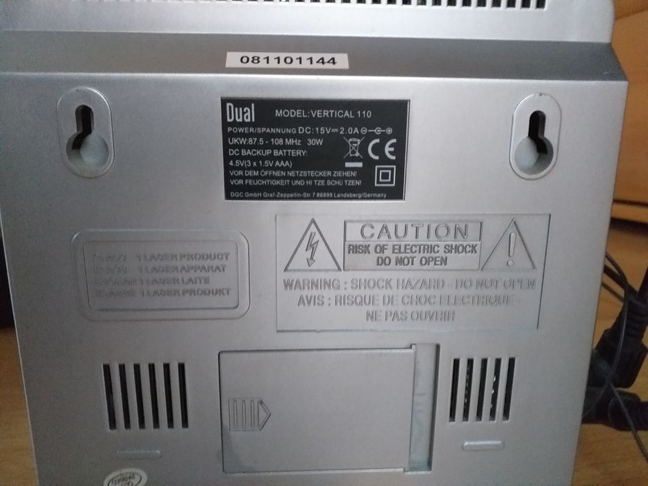 Sistem audio DUAL (Germania) cu Tuner, CD, USB și  SD-Card