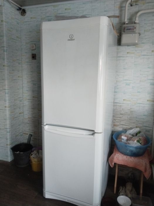 Холодильник Indesit