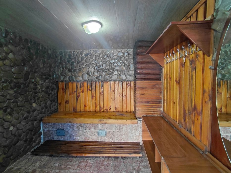 Моншасы бар үлкен үй сатылады