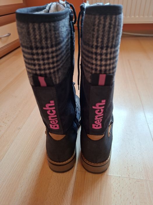 Чисто Нови Ботуши