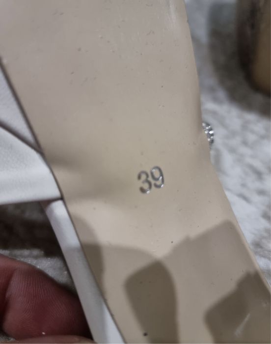 Дамски сандали с висок ток