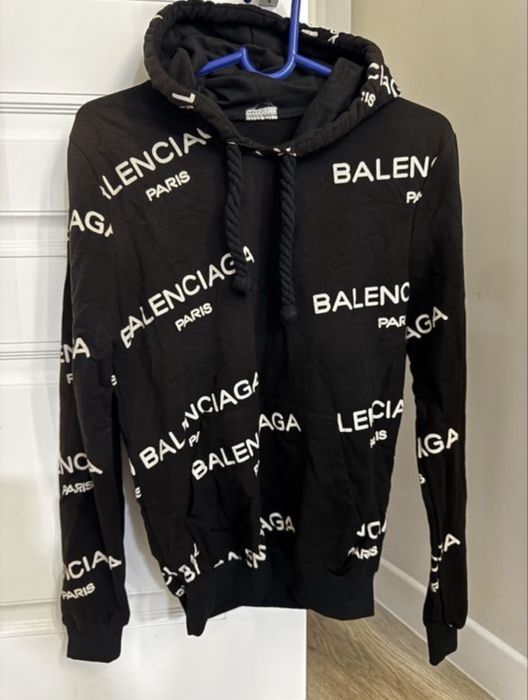 Черная толстовка