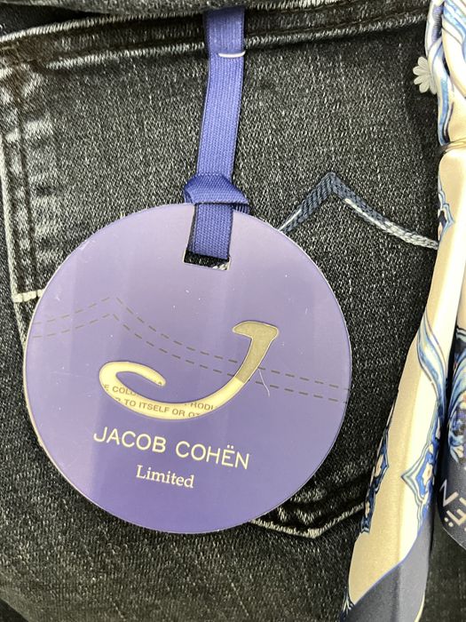 Нов модел дънки JACOB COHEN.С етикети всичко от до.Всички размери.