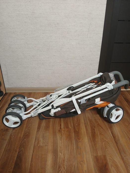 Продам детскую прогулочную коляску.