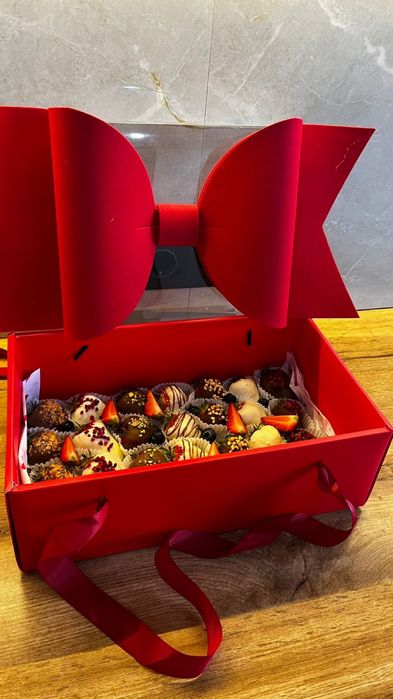 Клубника в шоколаде. Подарки. Есть каспий ред