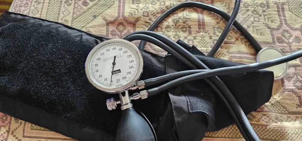 tensiometru si stetoscop