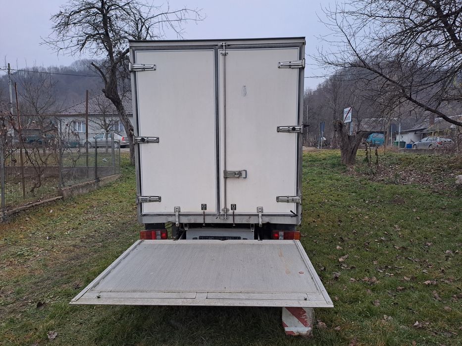 De vânzare Mazda E220