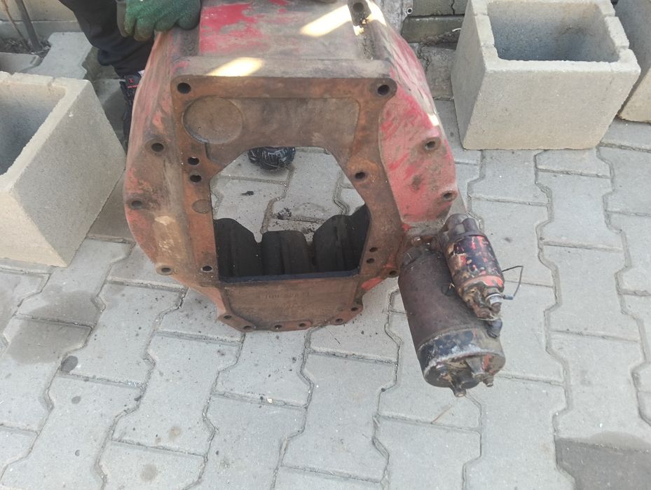 Piese international 624