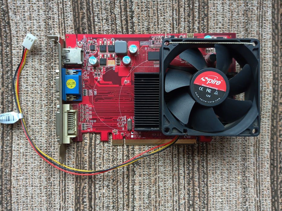 Настолен компютър за офис/уроци/филми/социални мрежи