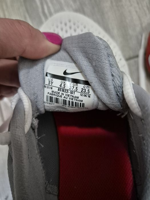 Vând adidasi Nike air max