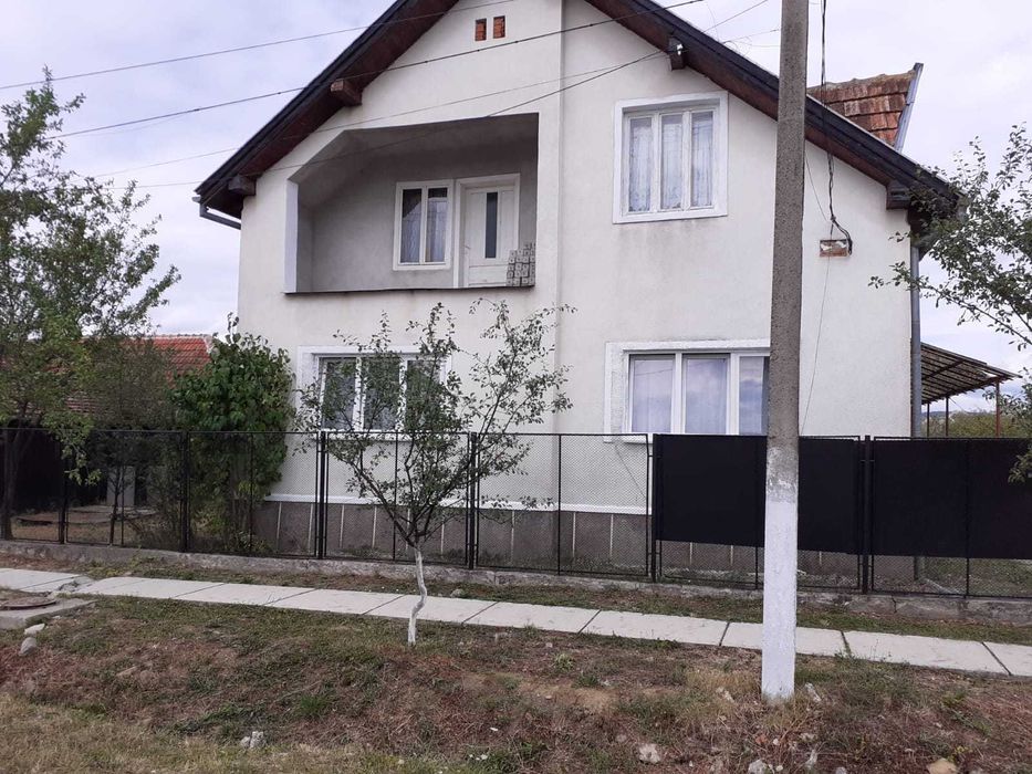Vand casa mare parter +etaj