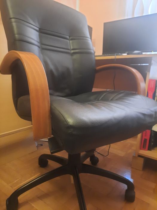 Офис стол ORT за ръководители и ценители