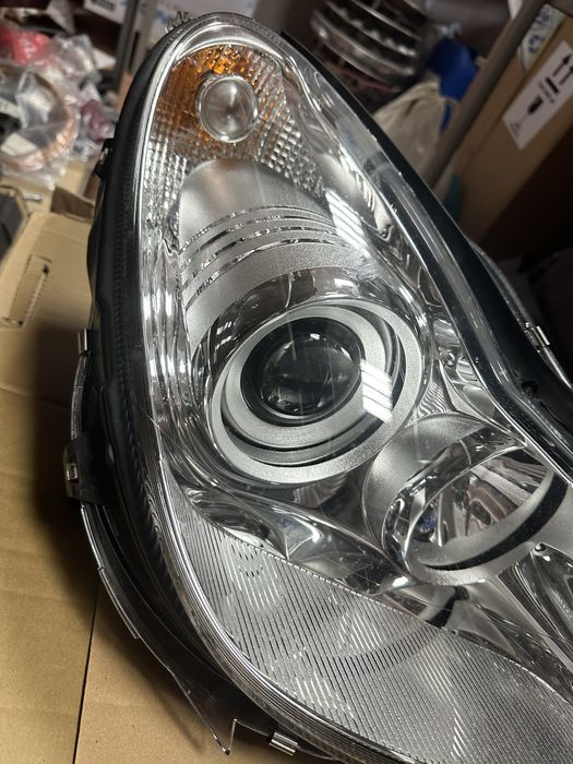 Mercedes Cls w219 facelift ЧИСТО НОВ ОРИГИНАЛЕН Xenon десен фар