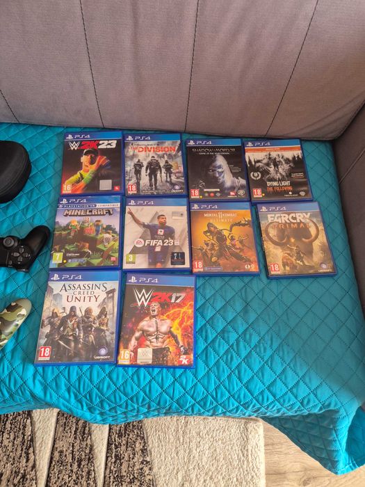 PS 4 pro,două controllere,cablu încărcare, o husă controler, jocuri