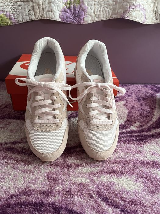Nike маратонки.
