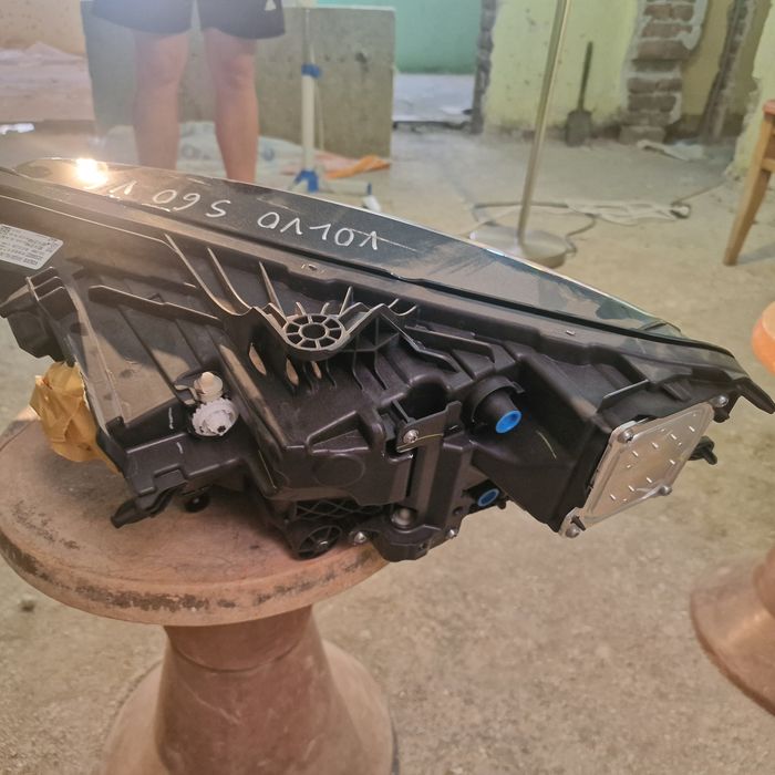 Volvo S60 V60  2021 десен фар