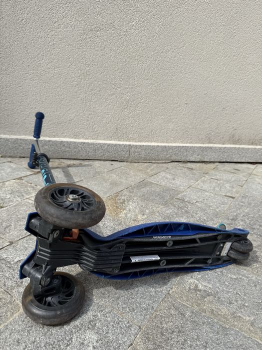 Тротинетка Micro Maxi Deluxe LED, до 12 години