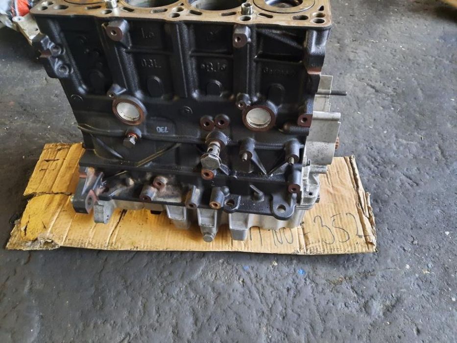 bloc motor ambielat complet cu pompa ulei și baie golf 6 passat b7 1