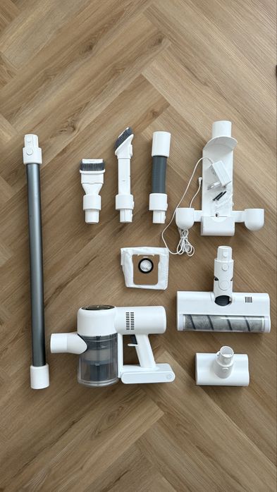 Вертикальный пылесос Dreame V10