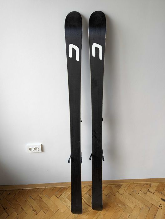 Ски оборудване- обувки, ски с автомати, щеки, каска + зимни кънки