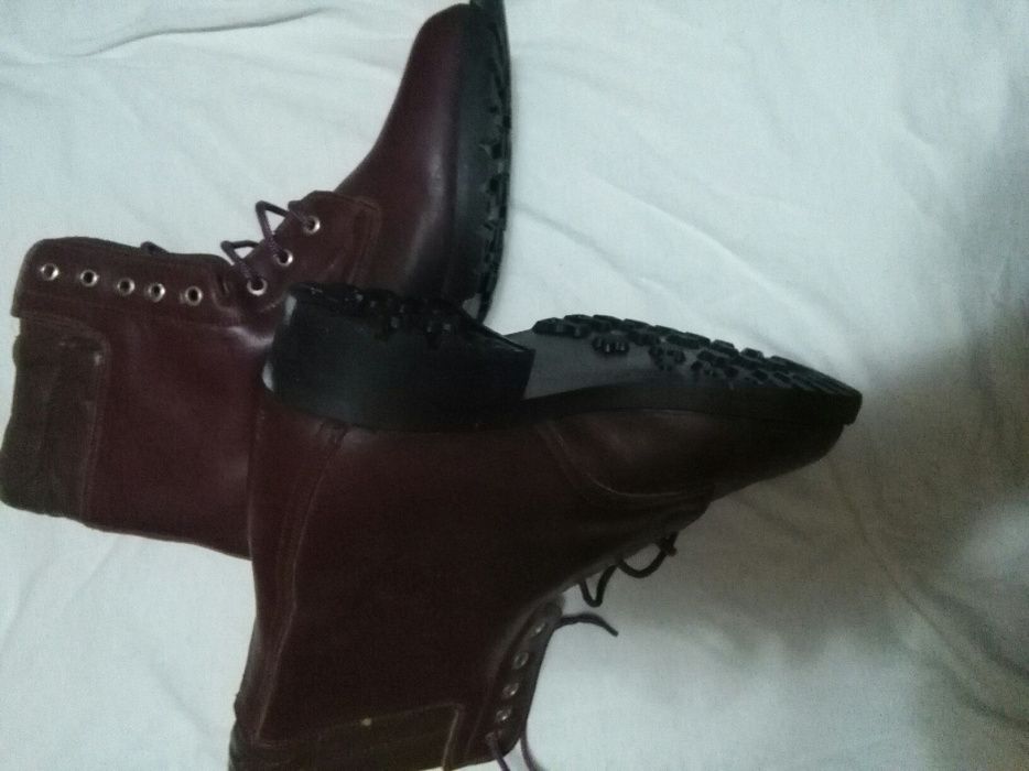 De vinzare bocanci milirari