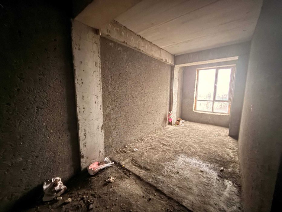 ПРОДАЁТСЯ 2х комнатная квартира в состоянии коробки с кадастром