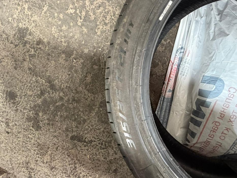 Продаю комплект оригинальной резины Pirelli
