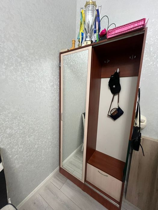 Продается шкаф для прихожей