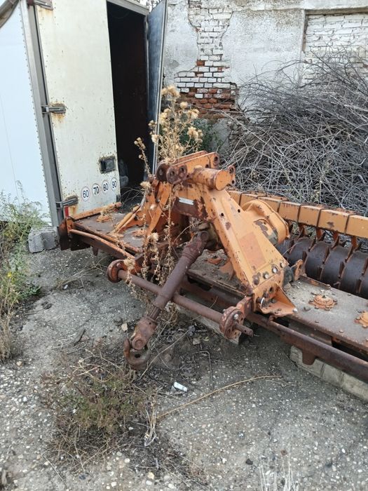 Vând freza pentru agricultură