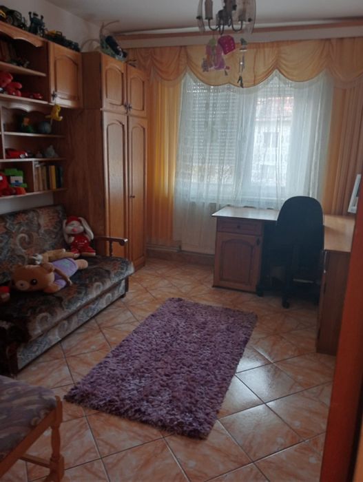 Închiriez apartament