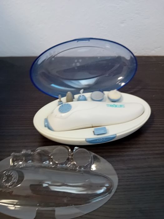 Set manichiura pedichiura. Pret 50 lei fix