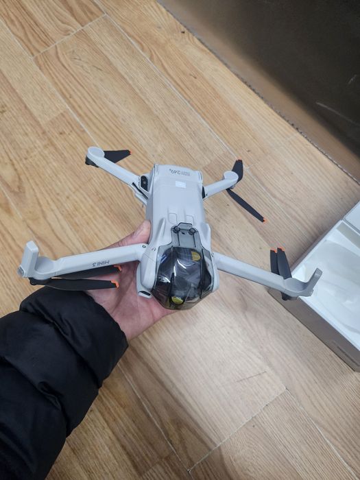 Vand Drona Dji Mini 3 noua cu garanție Dji Care