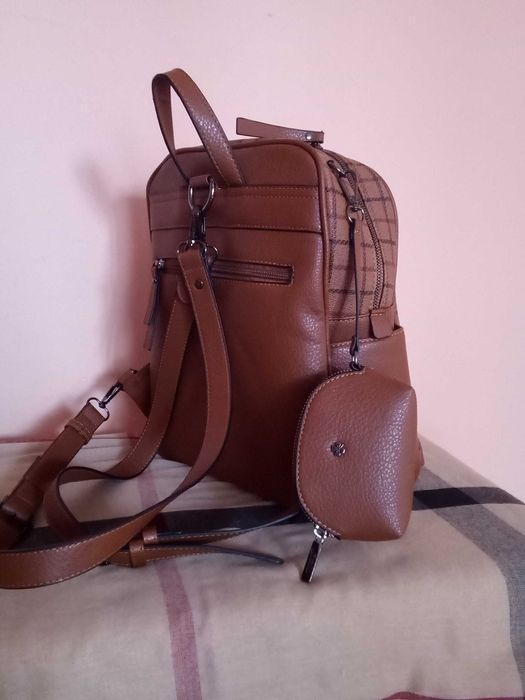 Кафява дамска раница Doca