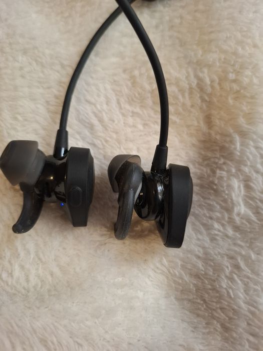 Vând căști bose ca noi