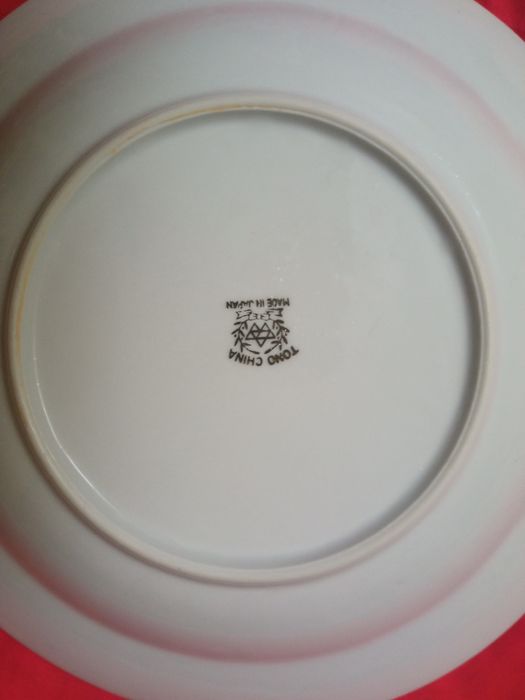 Тарелки суповые, чашки в отличном состоянии, смотрите фото